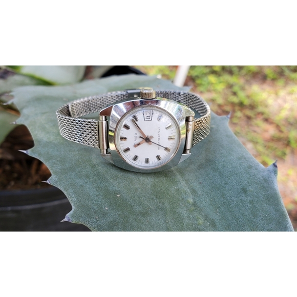 Vintage Accessories - Wind Watch